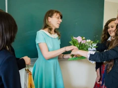 Dzień Nauczyciela zmorą rodziców? „Proszę, nie zaśmiecajmy już tej grupy”