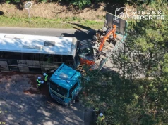 Ciężarówka zderzyła się z autokarem pełnym dzieci jadących na wycieczkę. Są ranni. Lądował śmigłowiec LPR