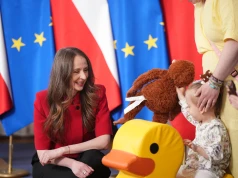 Dodatkowy zasiłek opiekuńczy na chore dziecko: Nawet 120 dni wolnego dla rodziców