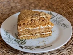 Czeskie ciasto grysikowe. Przepis z zeszytu babci bije na głowę modne torty