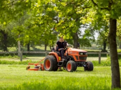 Mały ciągnik w sadzie. Które prace może przejąć Kubota EK1?