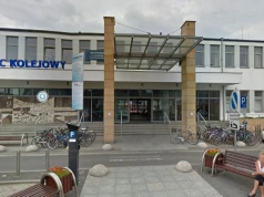 Zaatakowali na dworcu kolejowym. Opublikowano ich wizerunki. Rozpoznajesz? (ZDJĘCIA)
