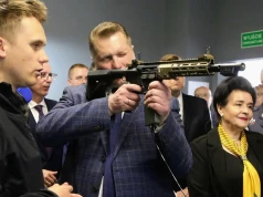 Czarnek zapowiada "szerokie konsultacje" ws. dostępu do broni. PiS chce rozmawiać m.in. z myśliwymi