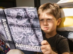 30 września na niebie Księżyc na tle Plejad. Pokaż to niezwykłe zjawisko dziecku