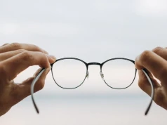 Dlaczego rezygnujemy z okularów? Psychologiczne i praktyczne korzyści, jakie daje laserowa korekcja wzroku?