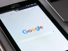 Marketerzy stawiają na AI, a konsumenci jej nie dowierzają