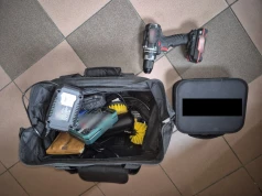 Oszustwo sklepowe pod Warszawą. Kupił szlifierkę, a potem miał „zwrócić” drugą