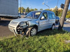 Zderzenie dwóch aut na rondzie im. Romana Dmowskiego w Lublinie