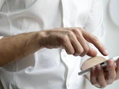 Masz ten smartfon? Wyłącz jedną opcję, zanim stracisz pieniądze