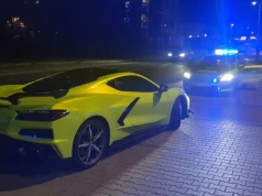 Agresywna jazda i aktywny zakaz. Sportowa Corvette zatrzymana na ulicach Otwocka