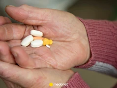 Ten suplement jest hitem wśród seniorów. U części osób może przyspieszać demencję