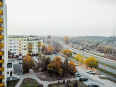 Pięciolatka wypadła z 11. piętra. Matka dziewczynki odpowie przed sądem na dwa zarzuty