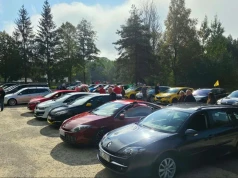 54 Renault na zakończenie sezonu. Miłośnicy francuskiej marki spotkali się w Zdbicach