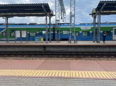 Nie żyje kobieta, która wpadła pod wjeżdżający na stację pociąg