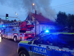 Z ostatniej chwili: Płonie strych budynku. Odcinek ul. Konopnickiej zablokowany