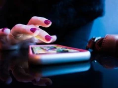 Sprzedawali używane telefony jako nowe. Śledczy odkryli wielki przekręt