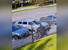 Zostawił torby z paliwem i świeczkę pod komendą policji. Wiadomo, kto to