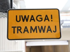 Na tym przystanku w Krakowie trzeba uważać. Zamontowali dodatkową tabliczkę