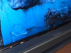 Obraz, który chce grać, i dźwięk, który wreszcie nadąża. Recenzja Hisense U77SE i HS2100