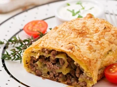 Turecka rolada na niedzielny obiad. Nie zgadniesz, z czego robią ciasto