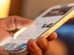 Polacy chcą mandatów za hejt w internecie. Sondaż bezlitosny dla platform społecznościowych