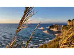 Cape Drastis na Korfu – przylądek, jasne klify i zachód słońca