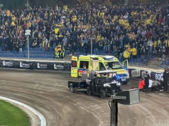 Żużel. Fatalny wypadek Woryny! Huknął w bandę, jedzie do szpitala!