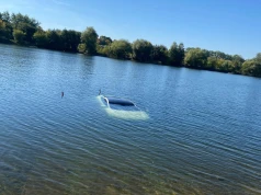 Elektryczna Tesla zatonęła na Bagrach (Galeria)