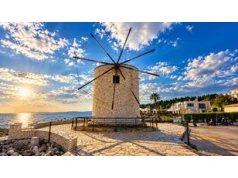 Wiatrak Anemomylos na Korfu – promenada, mapa i spacer do Kanoni