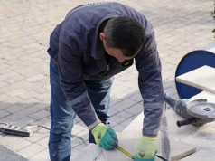 Sąsiad wejdzie na twoją działkę, nawet jeśli odmówisz. Wystarczy wniosek za 10 zł
