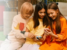 Jaki pierwszy telefon dla dziecka? Poznaj Garett OneKid Phone