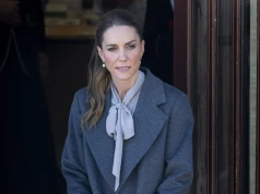 Księżna Kate postawiła na szarość. Jeden szczegół odmienił całą stylizację