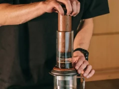 Z plastikowego zaparzacza do designerskiej kuchni. AeroPress mocno zmienia charakter