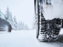 Kiedy zmienić opony na zimowe? Przepisy w Polsce, Niemczech, Czechach, Austrii i na Słowacji (sezon 2026/2027)