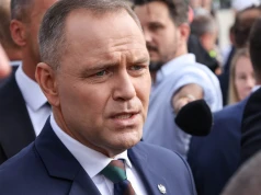 Odsyłają ordery i medale Nawrockiemu. Prym wiodą Ukraińcy