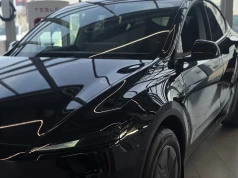 Tesla poprawia światła aktualizacją 2026.38. Reflektory nie będą oślepiać