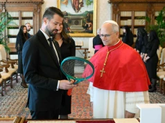 To miał być miły prezent dla papieża. Prezydent popełnił gafę i zrobiło się niezręcznie