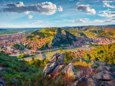 Zagraniczny city break w superniskiej cenie 255 PLN 🔥🤯 Loty, auto noclegi ze śniadaniami w Beracie 🇦🇱⛰️