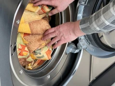 Naukowcy wrzucili dziesiątki koszulek do pralek. Jeden program wypadł znacznie gorzej